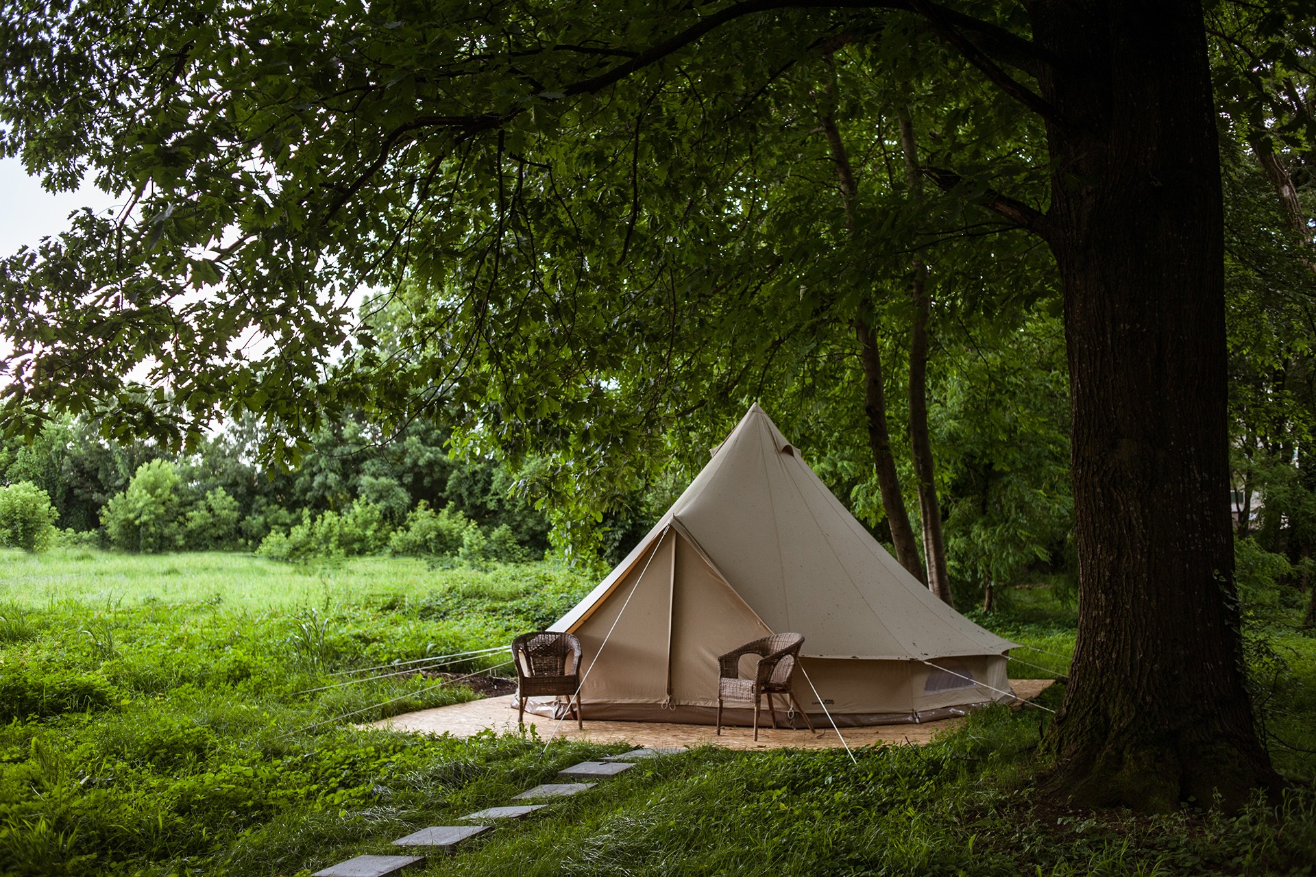 Luxury tents for your next camping holidays – these are things you