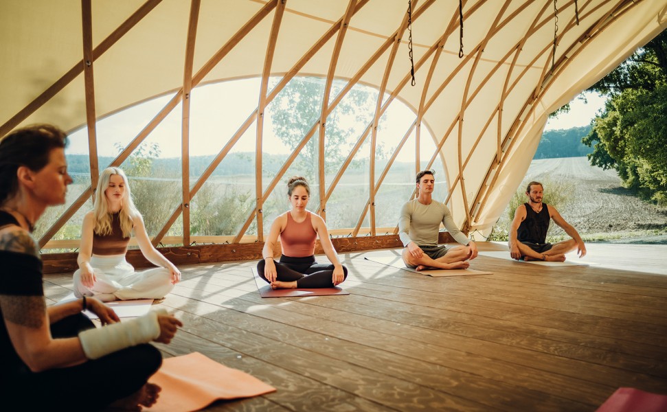 strohboid-pavillon-yoga-location-yogalution