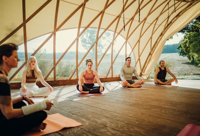 strohboid-pavillon-yoga-location-yogalution