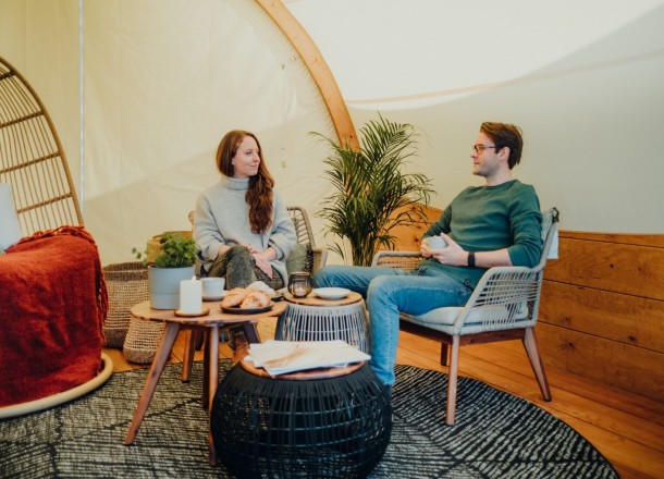 Nachhaltige Lounge als ganzjähriges Outdoor-Wohnzimmer