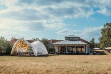 strohboid-pavillon-outdoor-restaurant-hotel-camp-reinsehlen2